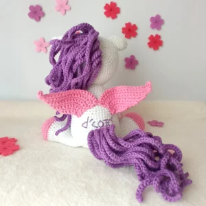 Caballo Pegaso alado por detrás